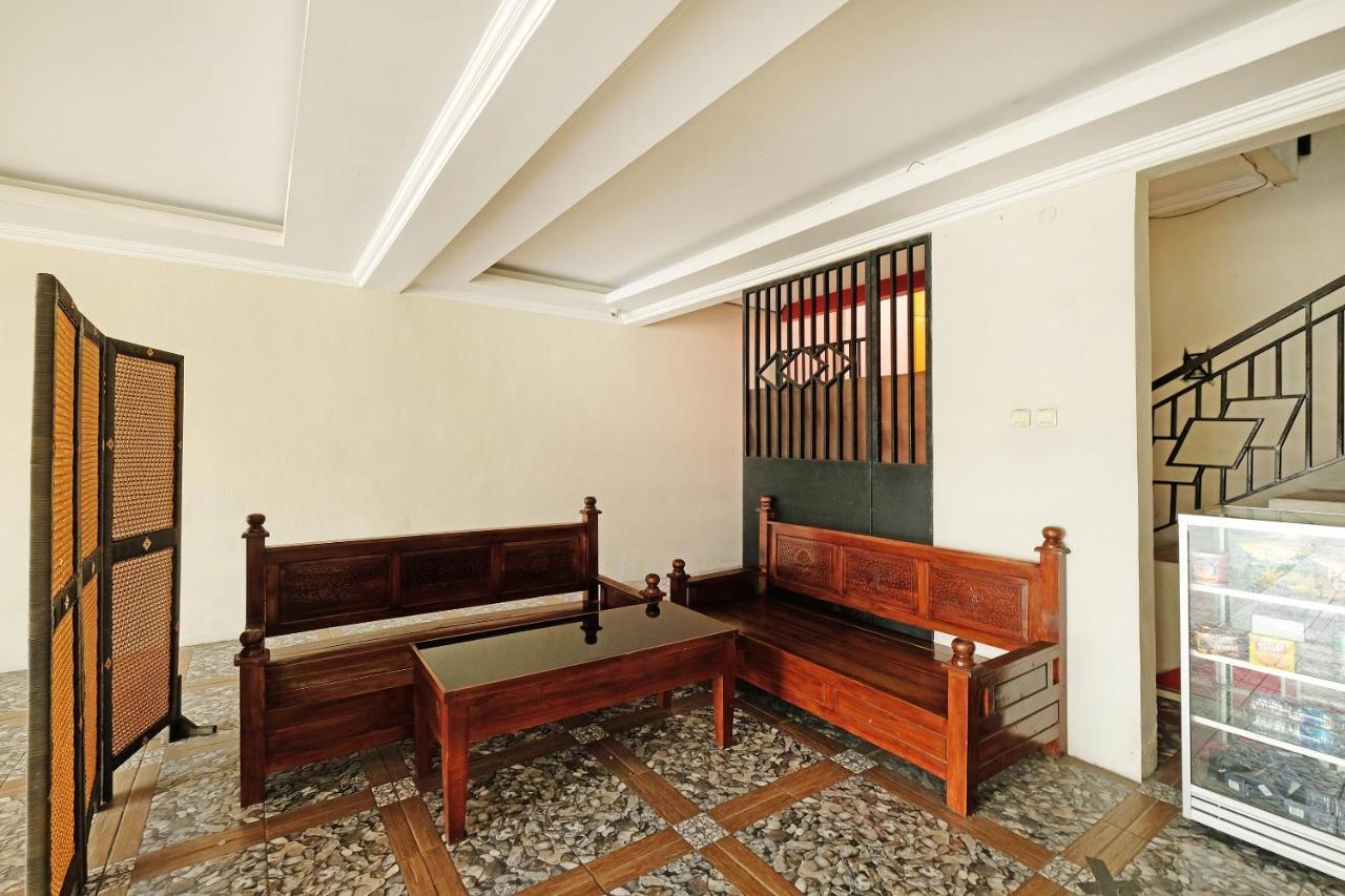 Oyo 91453 Hotel Srikandi Gejayan Maguwo Esterno foto