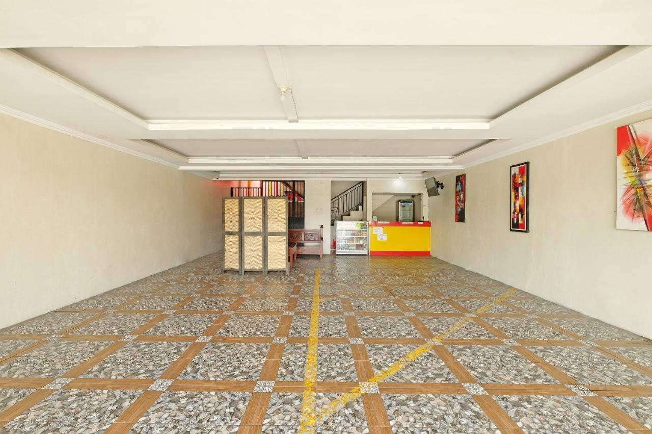 Oyo 91453 Hotel Srikandi Gejayan Maguwo Esterno foto